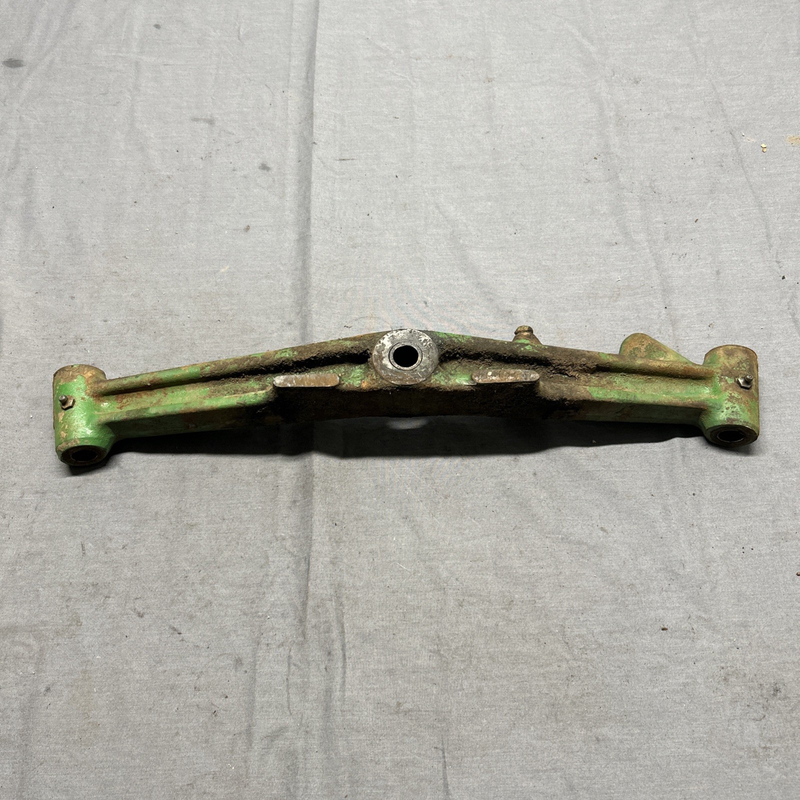 JOHN DEERE 112 GARDEN TRACTOR FRONT AXLE AM30370 gallery