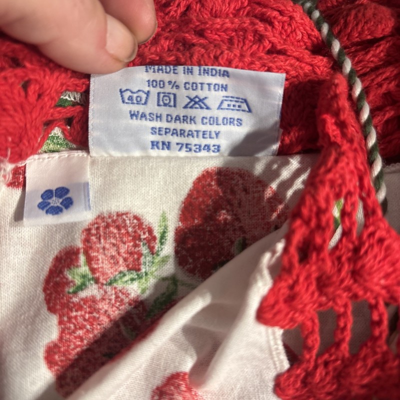 April Cornell STRAWBERRY Tablecloth Cotton Crocheted Trim 60”x 60” + 3 Towels gallery