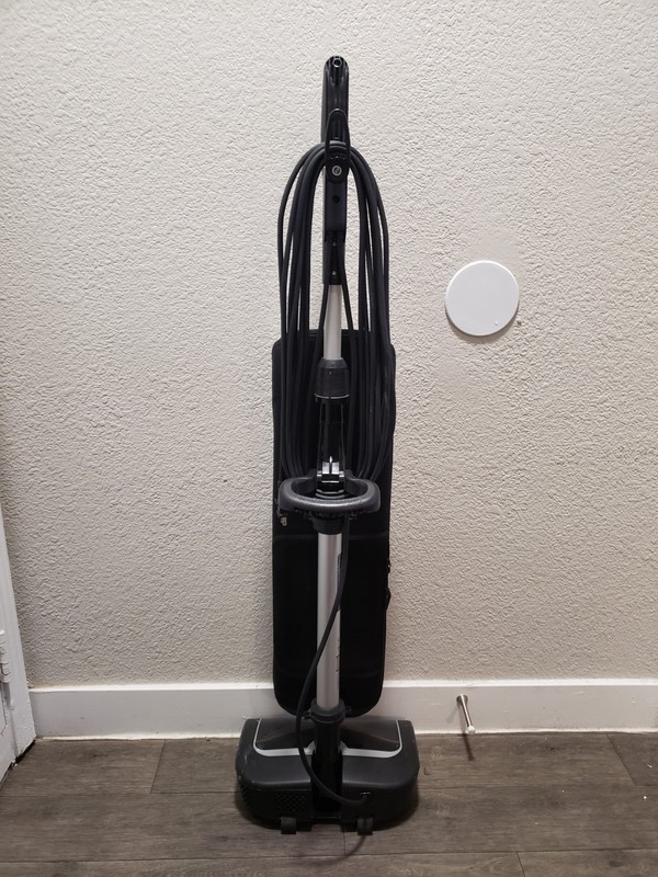 Oreck Elevate Command UK30200PC Bagged Upright Vacuum Lightweight gallery