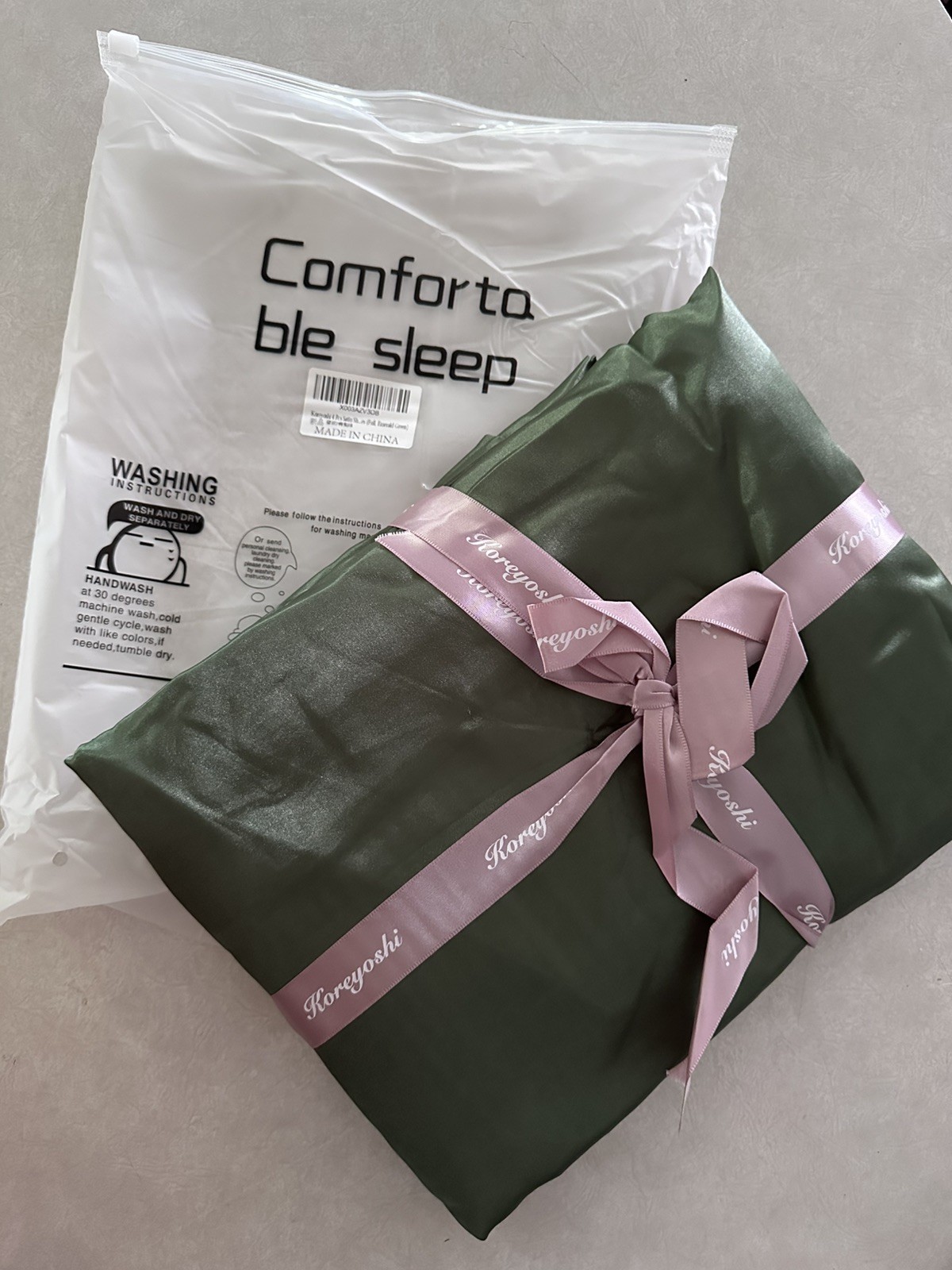 4PC Bed Sheet Set Luxury Satin Silk Sheet Set Ultra Soft Wrinkle Free Collection gallery