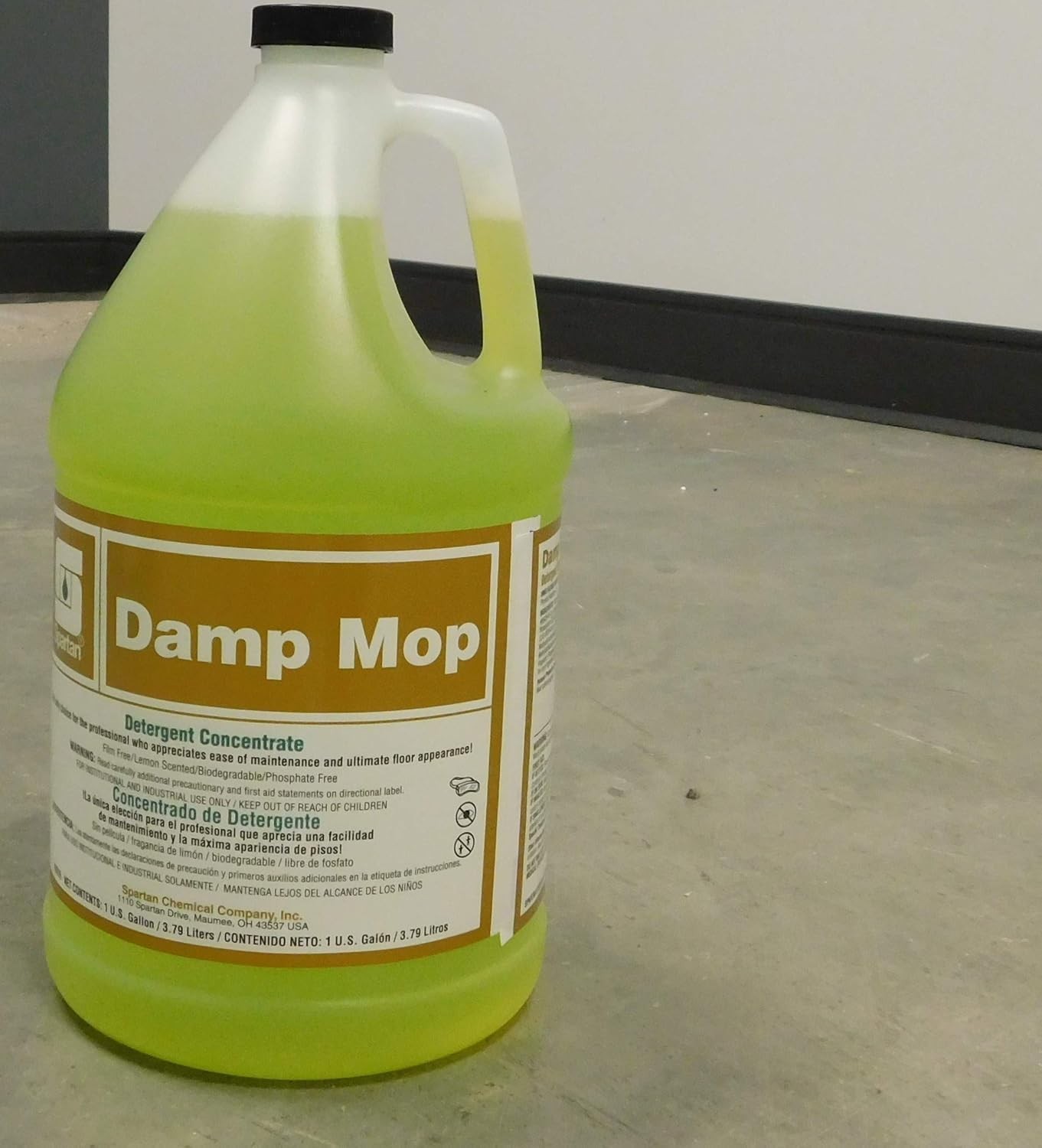 1 Gallon Damp Mop Cleaner - 4 per case gallery