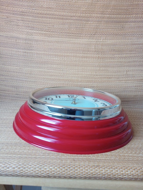 Sterling & Noble Retro Wall Clock Serial No. 2055787, 12" Red and Chrome Plastic gallery