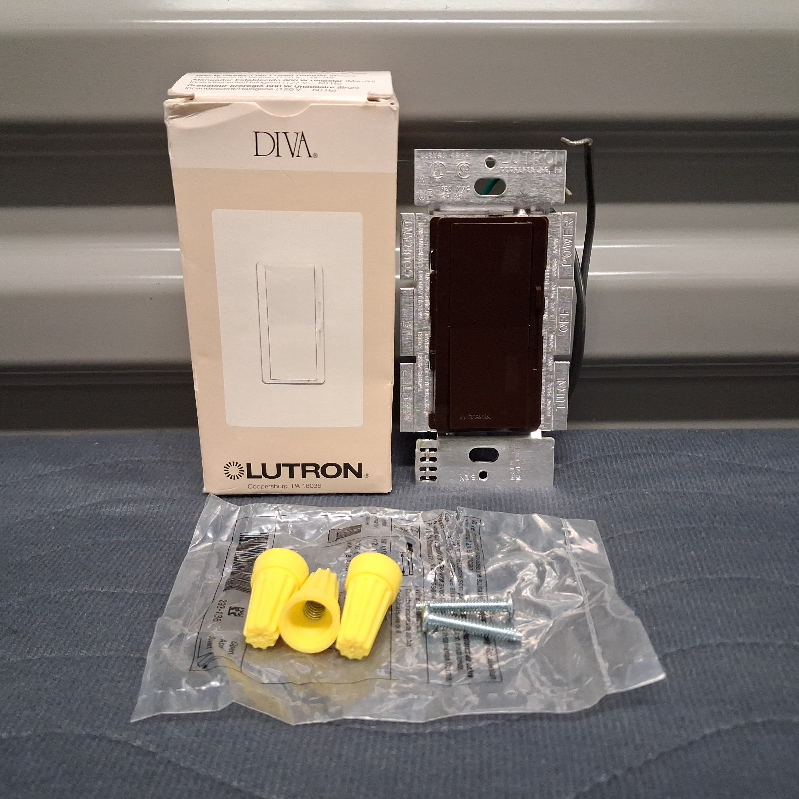 Lutron Diva Light Switch & Dimmer New Open Box Black DV-600P gallery
