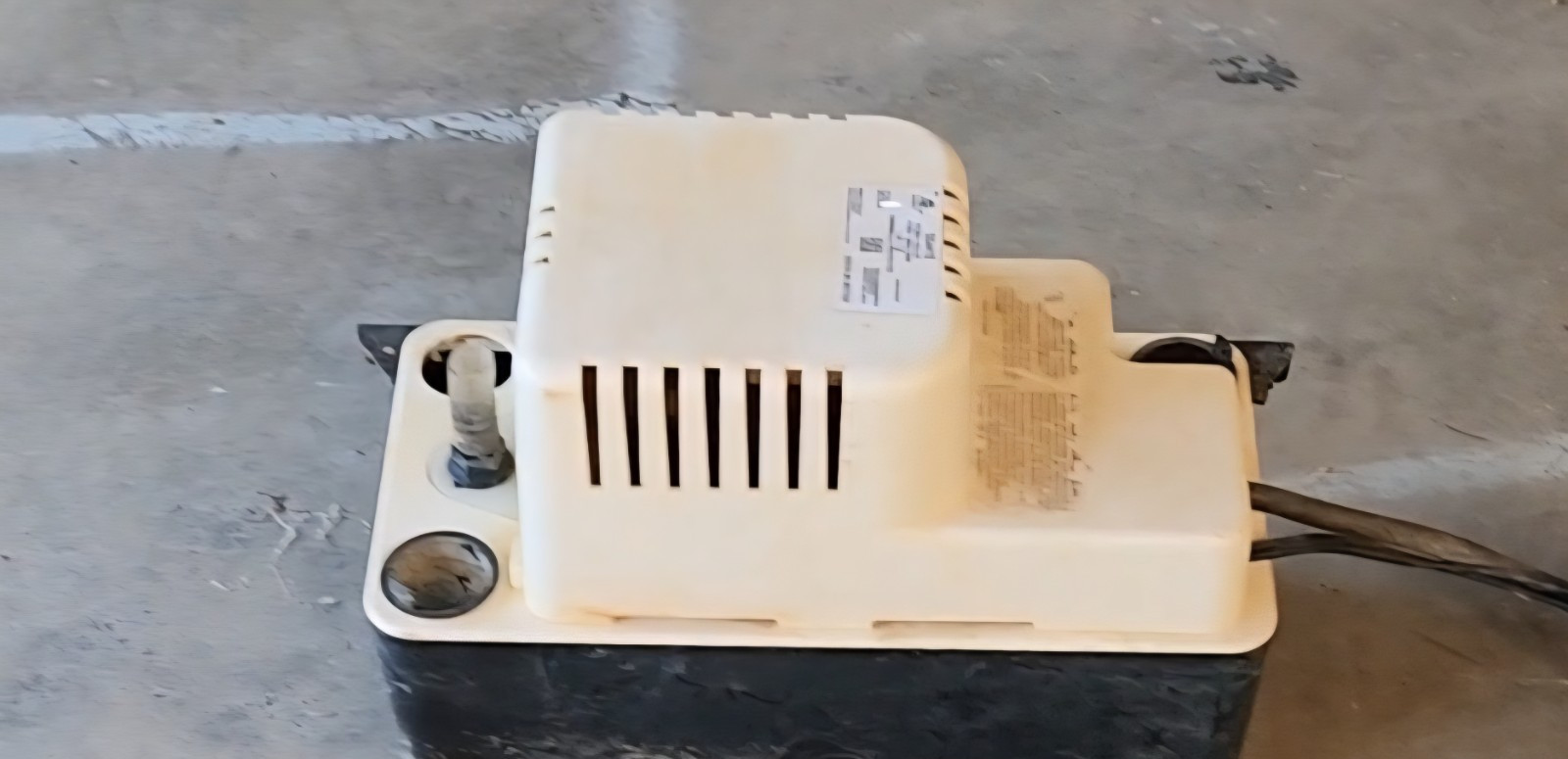 VCMA-15 Series Condensate Pump: Compact 11” x 5” x 7”, Ideal for Drainage gallery