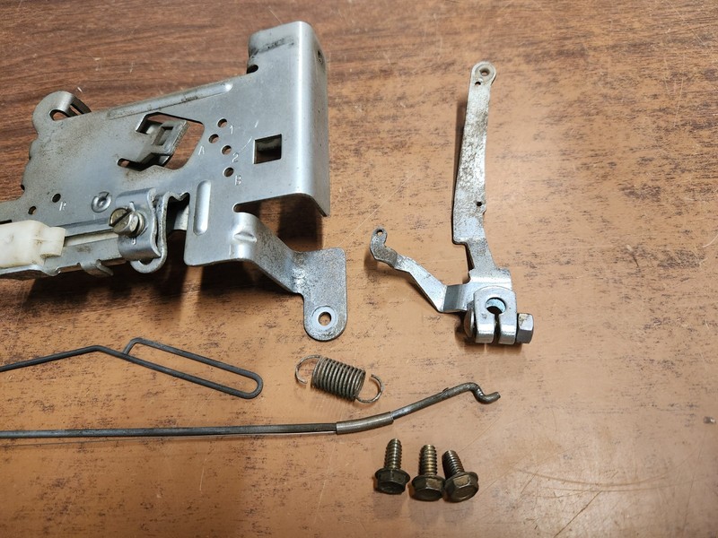Briggs & Stratton Lawn Tractor Engine Model 310707 Control Bracket 694042 597209 gallery