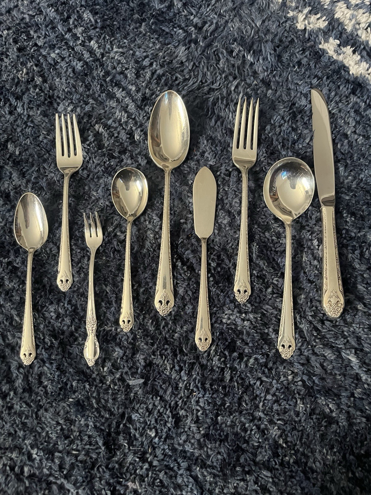 Holmes & Edwards Silverplate Flatware Set 87pc Service for 8 Floral w/ Case gallery