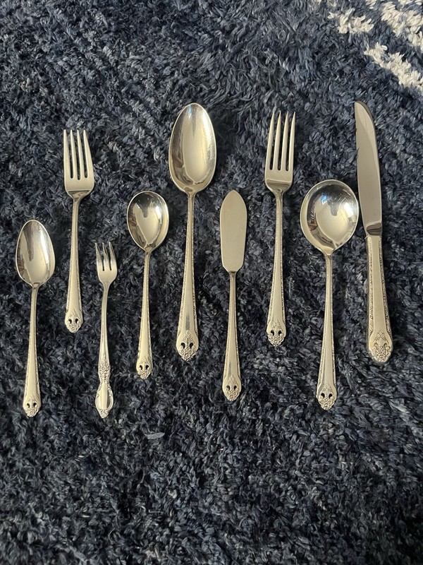 Holmes & Edwards Silverplate Flatware Set 87pc Service for 8 Floral w/ Case gallery