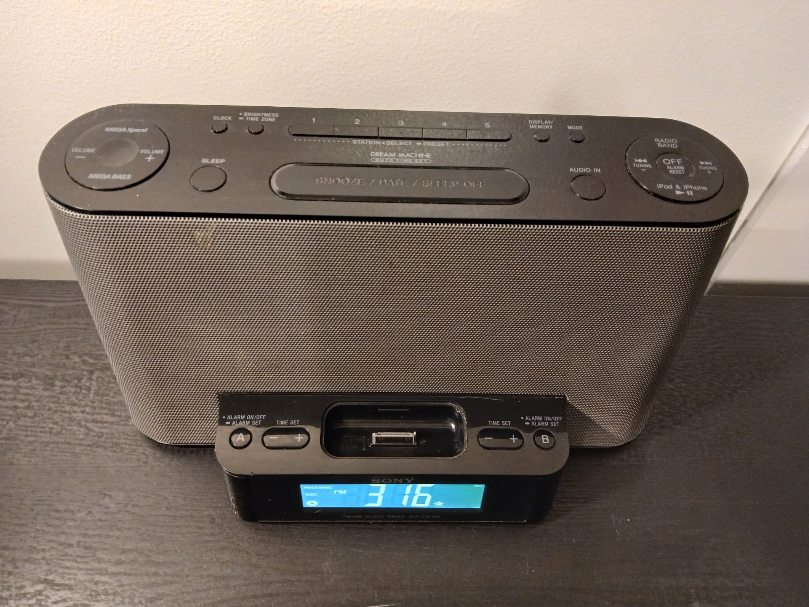 Sony Dream Machine FM/AM Alarm Clock Radio iPod iPhone Dock ICF-CS10iP Mp3 Cell gallery