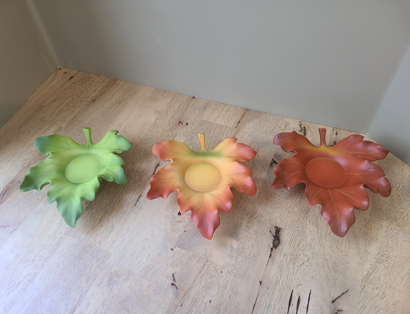 Partylite Set of 3 Ceramic Leaf Tea Light Holders Fall Colors gallery