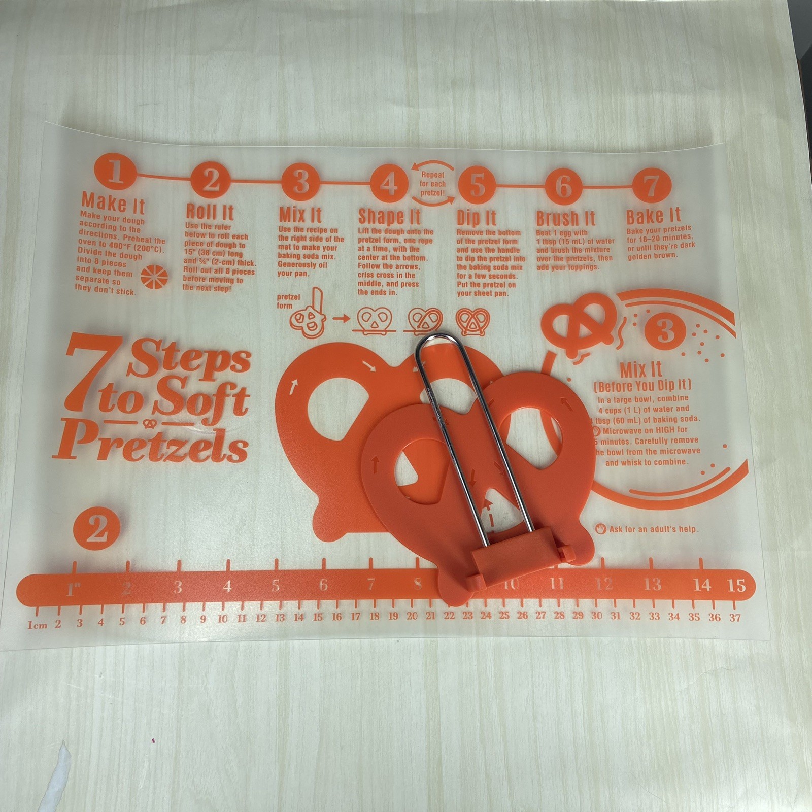 Pampered Chef FLEXIBLE PRETZEL MAT & FORM Set #100075 / 76 Kitchen Tools gallery