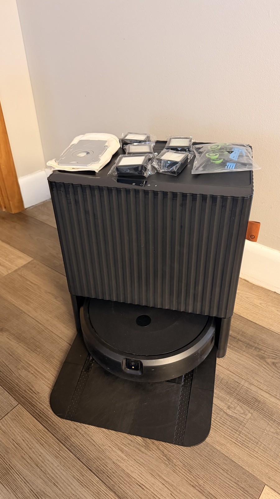 iRobot - Roomba Combo 10 Max Robot Vacuum & Mop + AutoWash Dock (X085020) Black gallery