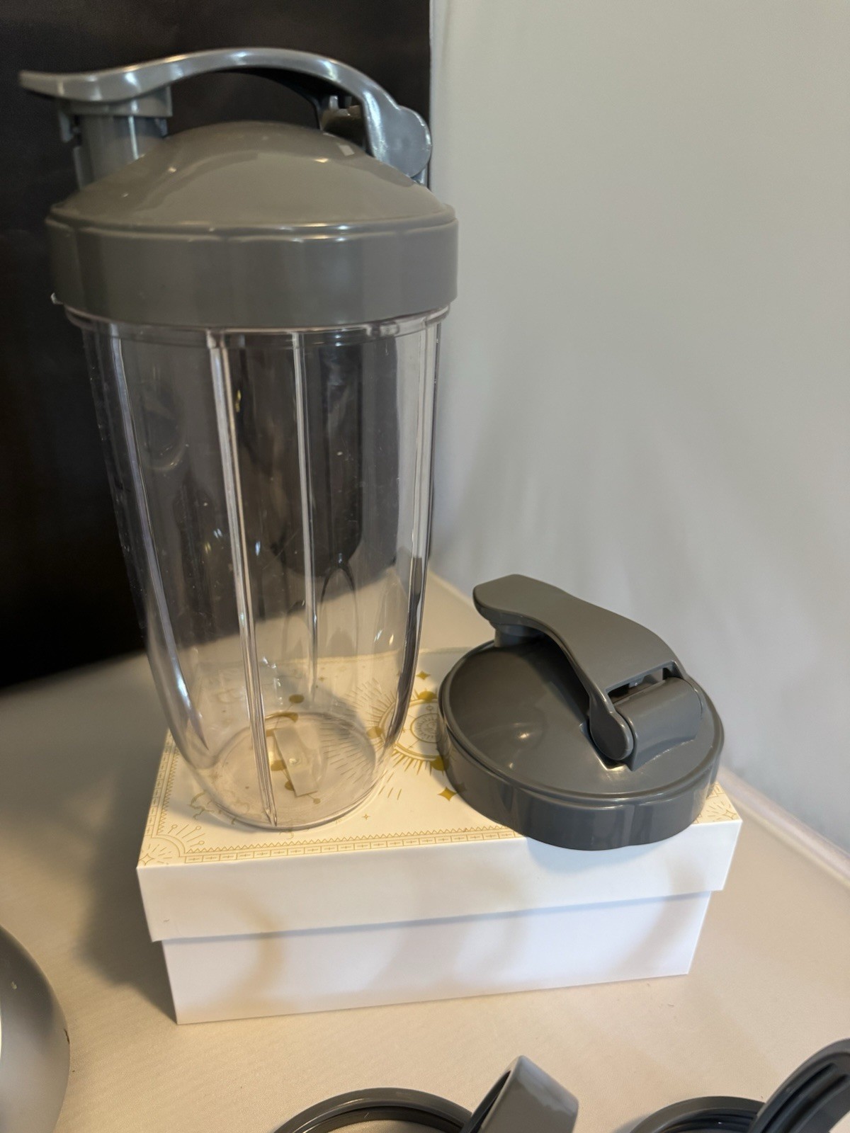 NutriBullet Magic Bullet 900 Series Blender- Great Working Condition. gallery