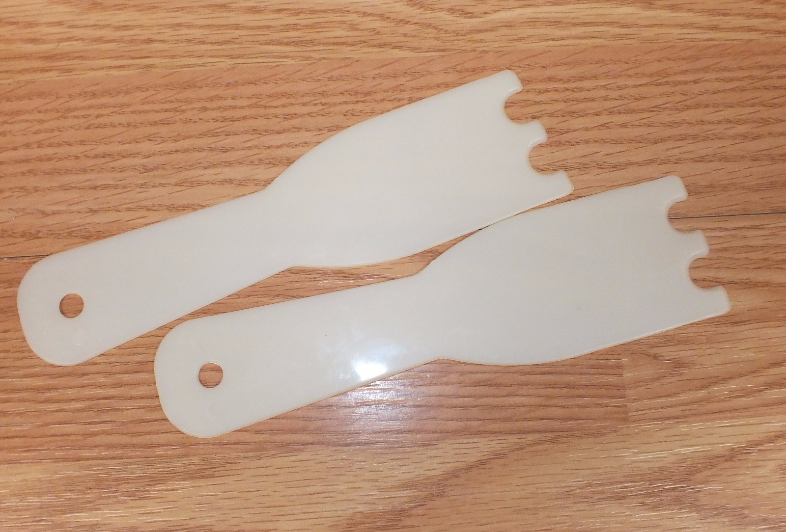 Unbranded / Generic Set of 2 White Decorative Cake Icing Scrappers Only **READ** gallery