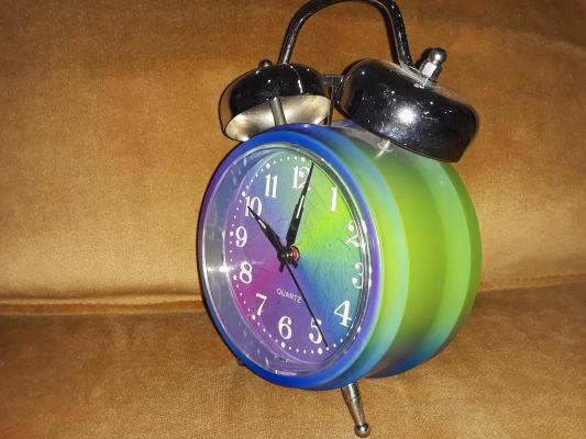 Vintage Extra Loud Alarm Clock Twin Bell Quartz Battery Light Bedroom Home gallery