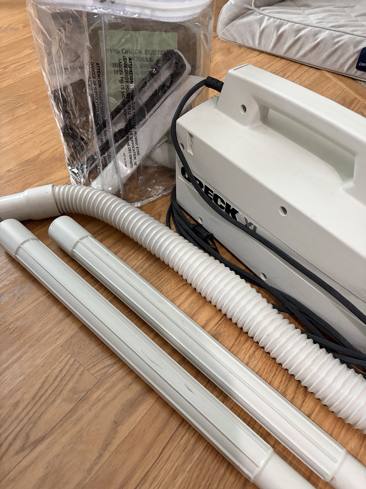 ORECK XL Model BB870-AW Portable Vacuum Cleaner w/Attachments TESTED WORKS gallery