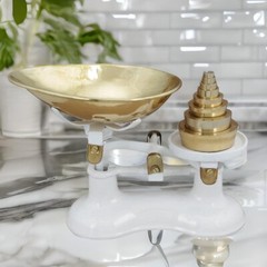 Kitchen Decor Counter Weight Scale with Brass Bowl and Counter Weights