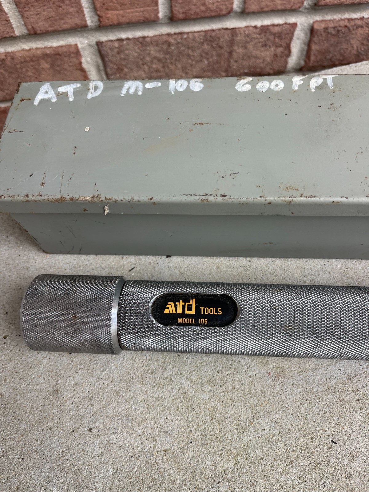 ATD Tools Model 106 Ratcheting Torque Wrench; 600Ft-Lbs; 3/4 Drive in Metal Case gallery