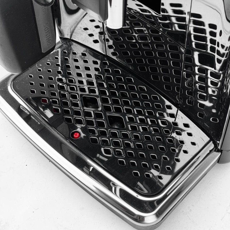 Philips 3200 LatteGo Fully Automatic Espresso Machine Black EP3241/74 - Used gallery