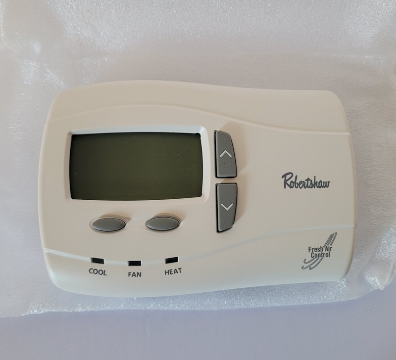 Robertshaw 9901i Digital Deluxe Programmable Thermostat 1 Heat/1 Cool 24VAC gallery