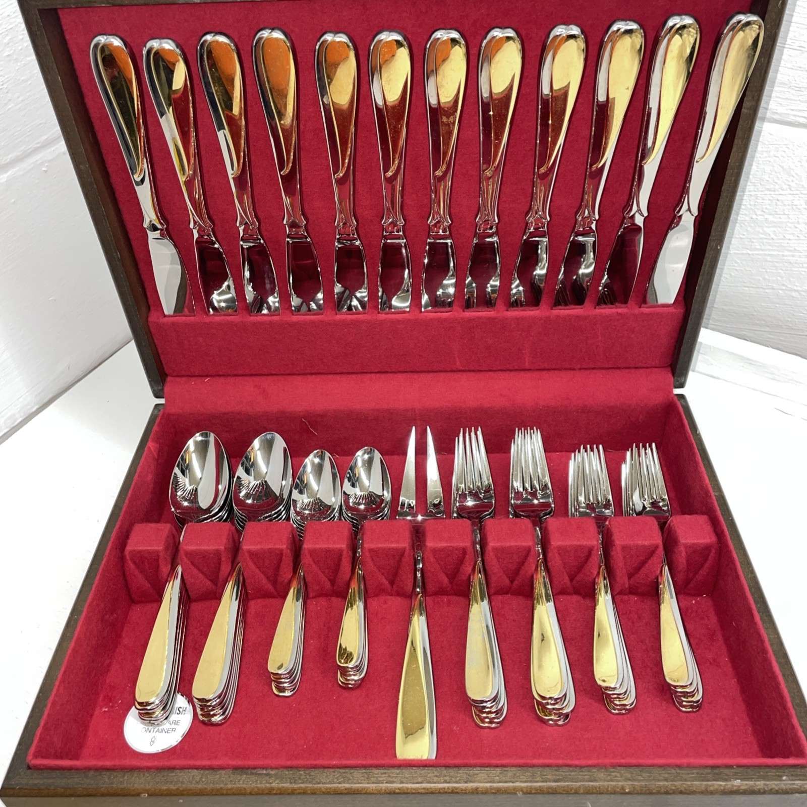 Yamazaki - Florian Stainless-Gold Accent. 12-5 Piece Settings And 6 Serving gallery