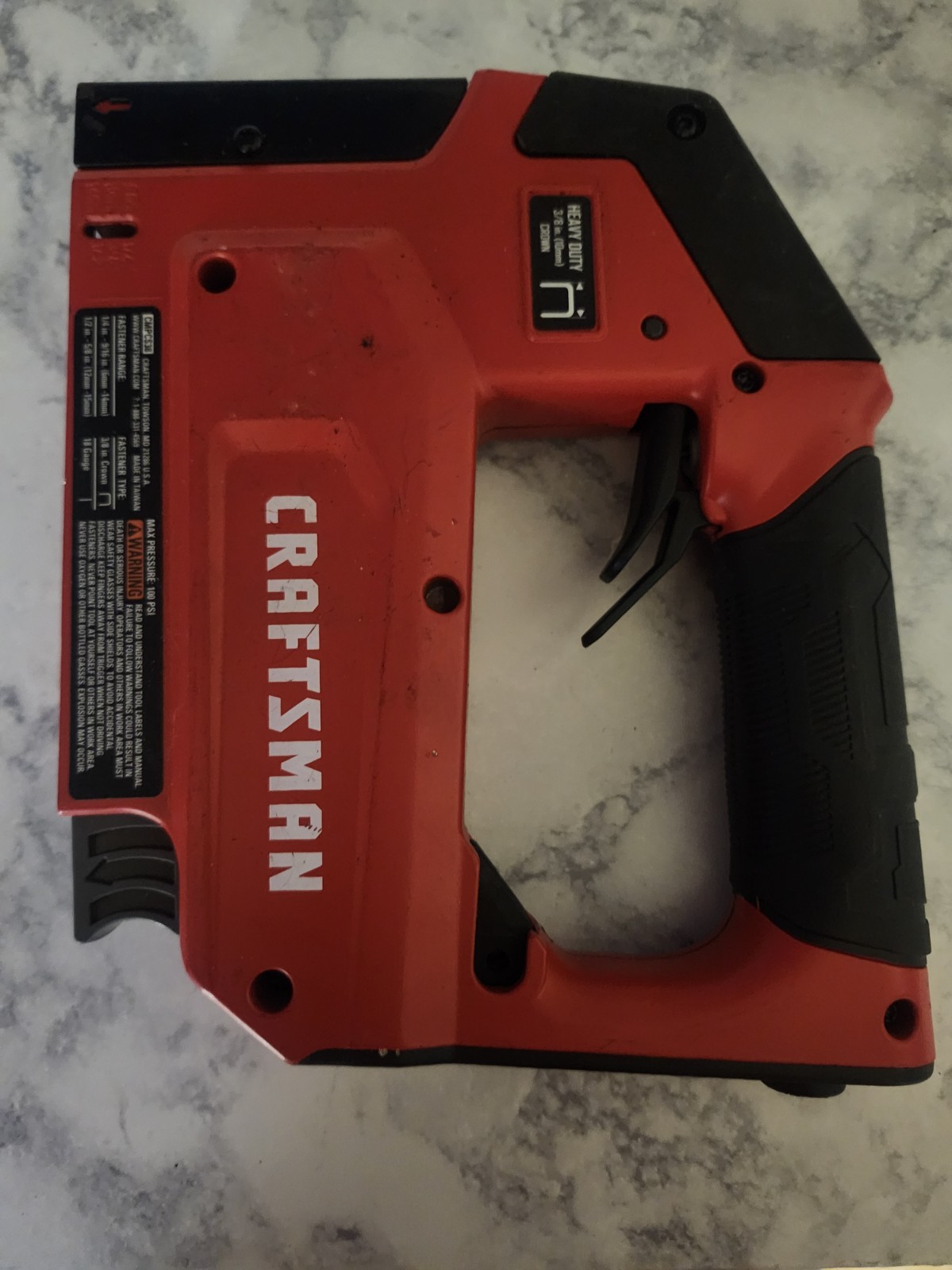 Craftsman CMPC38 Pneumatic 18 Gauge Staple Gun 1/4-9/16 in Red/Black gallery