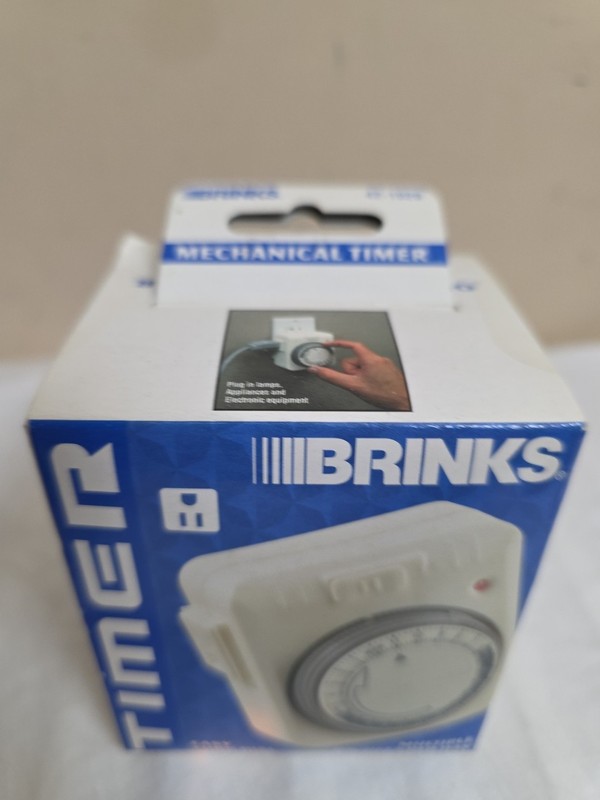 Brinks 42-1020 Mechanical Timer Grounded Plug 120V For Indoor Use Only gallery