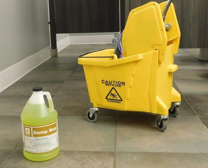 1 Gallon Damp Mop Cleaner - 4 per case gallery