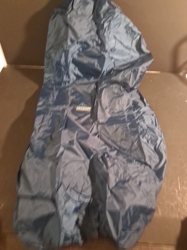 Gregory Hiking Pack with Rain Cover Size Medium Excellent Condition 4