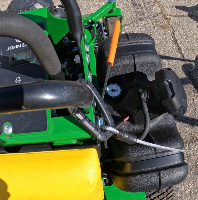 Speedtrap® Chute Blocker John Deere® QuikTrak® 652R series 52" No drilling gallery