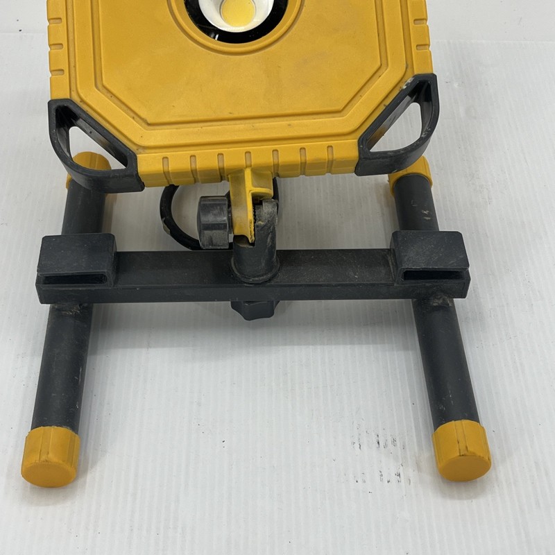 Intertek Portable Work Light, Model 6335, 120 Vac, 60 Hz, 45 W. {LL}. gallery