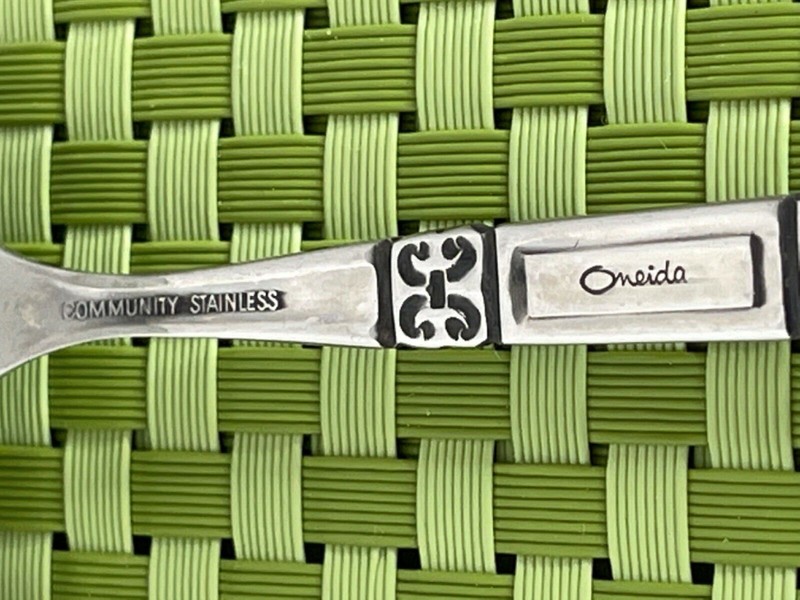 Oneida Community CORONATION Stainless 4 Teaspoons Black Accent Flatware A54G gallery