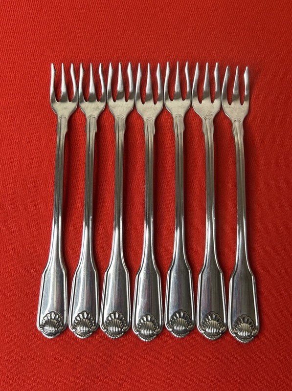 Oneida Classic Shell Seafood Forks Stainless Silverware Flatware Set Of 12 gallery