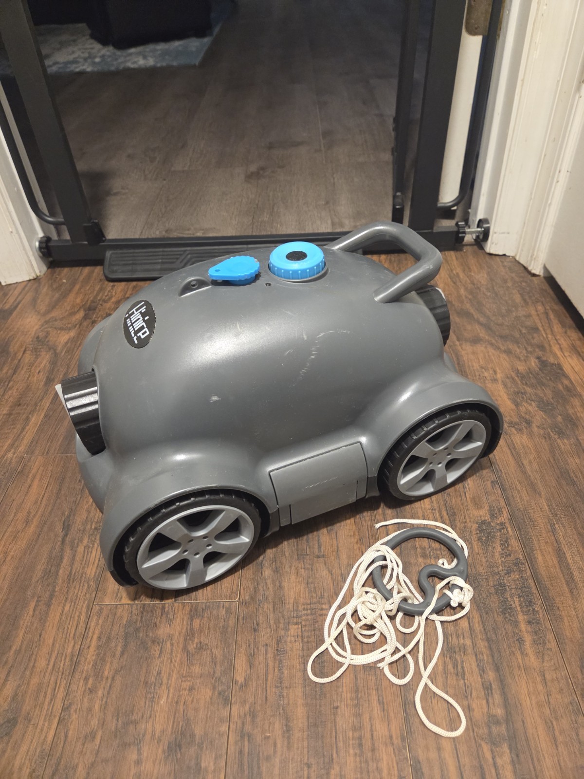 Hinice Cordless Robotic Pool Cleaner – 150 Min Runtime, 2200 Sq.Ft Coverage gallery