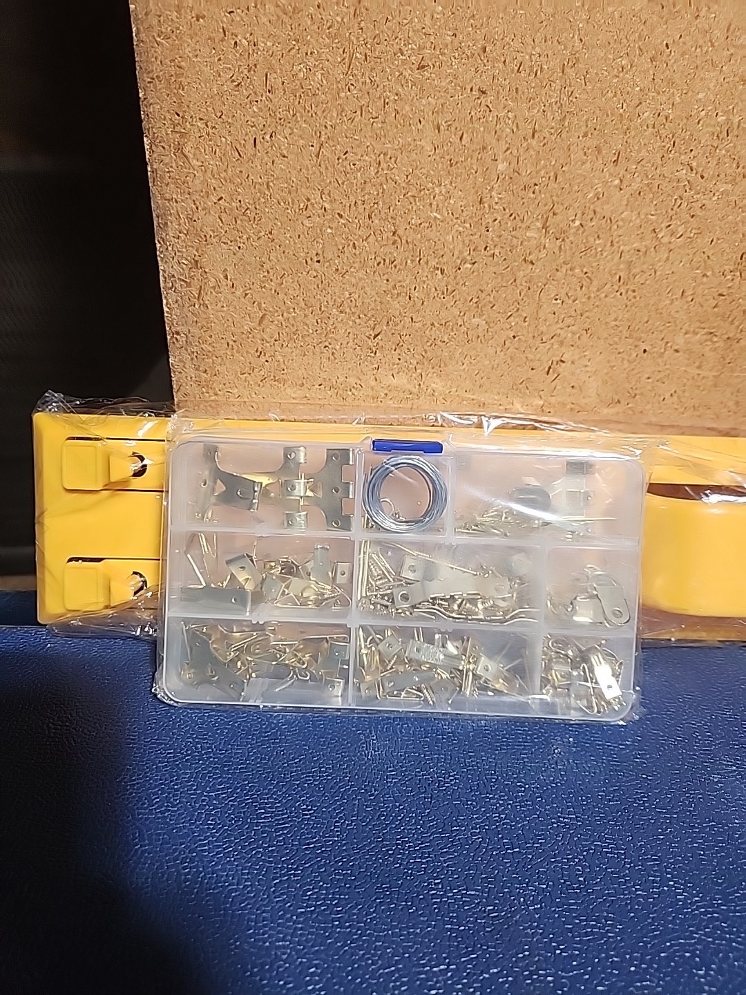 Picture Hanging Tool w/ Level Gauge Easy An accessories gallery