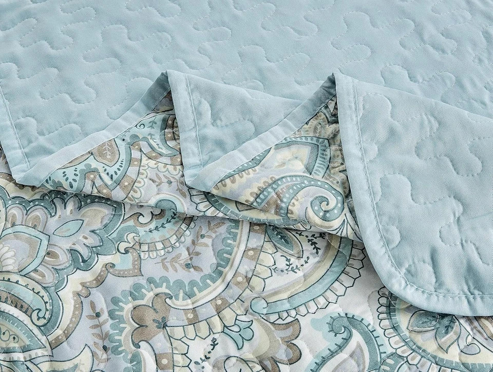 3 Piece Oversized Lightweight All-Season Paisley Design Quilt Set, King Size, 11 gallery