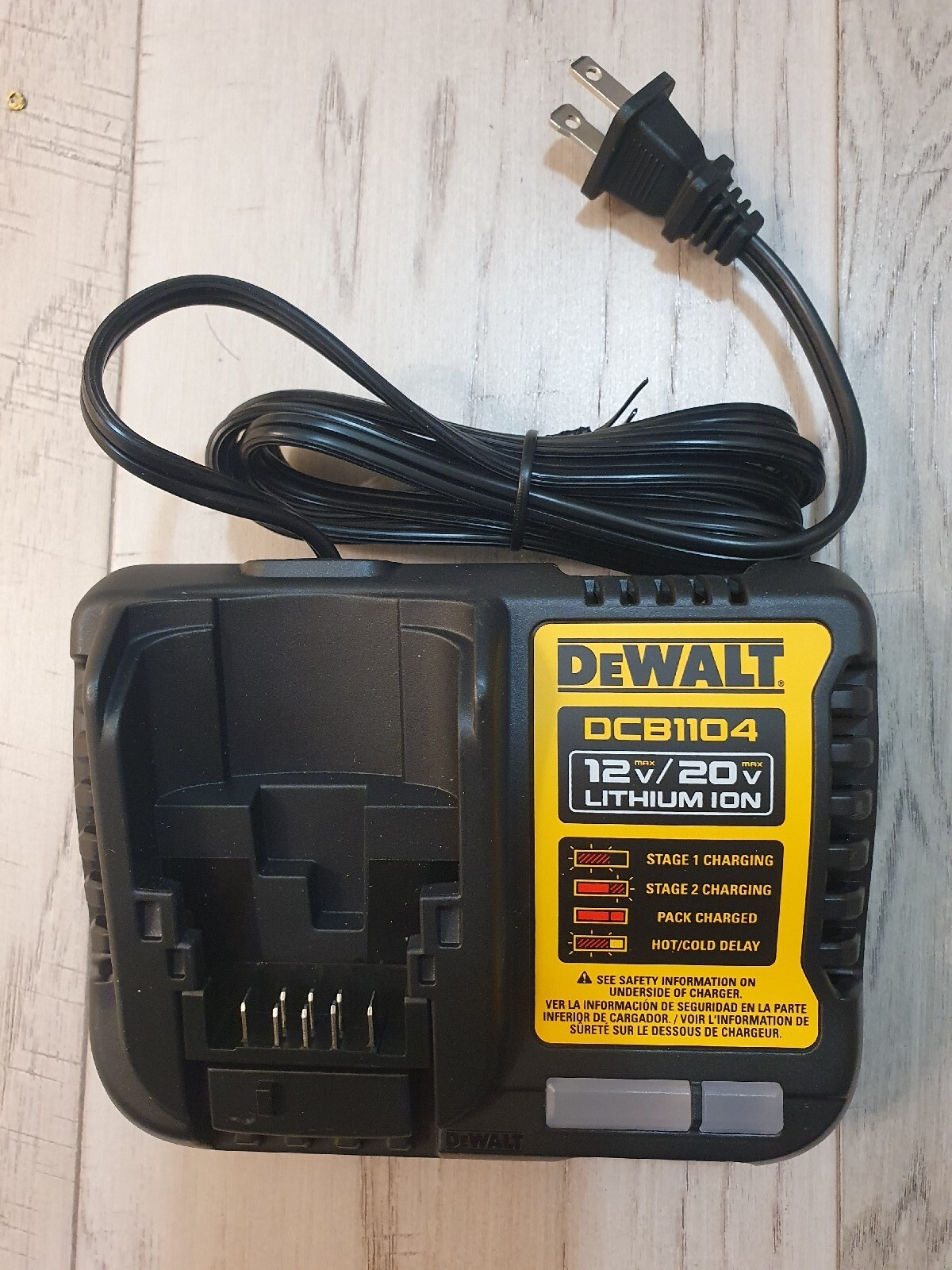 DEWALT DCB1104 12V & 20V Volt MAX Li-Ion 4 Amp 120V AC Battery Charger - NEW gallery