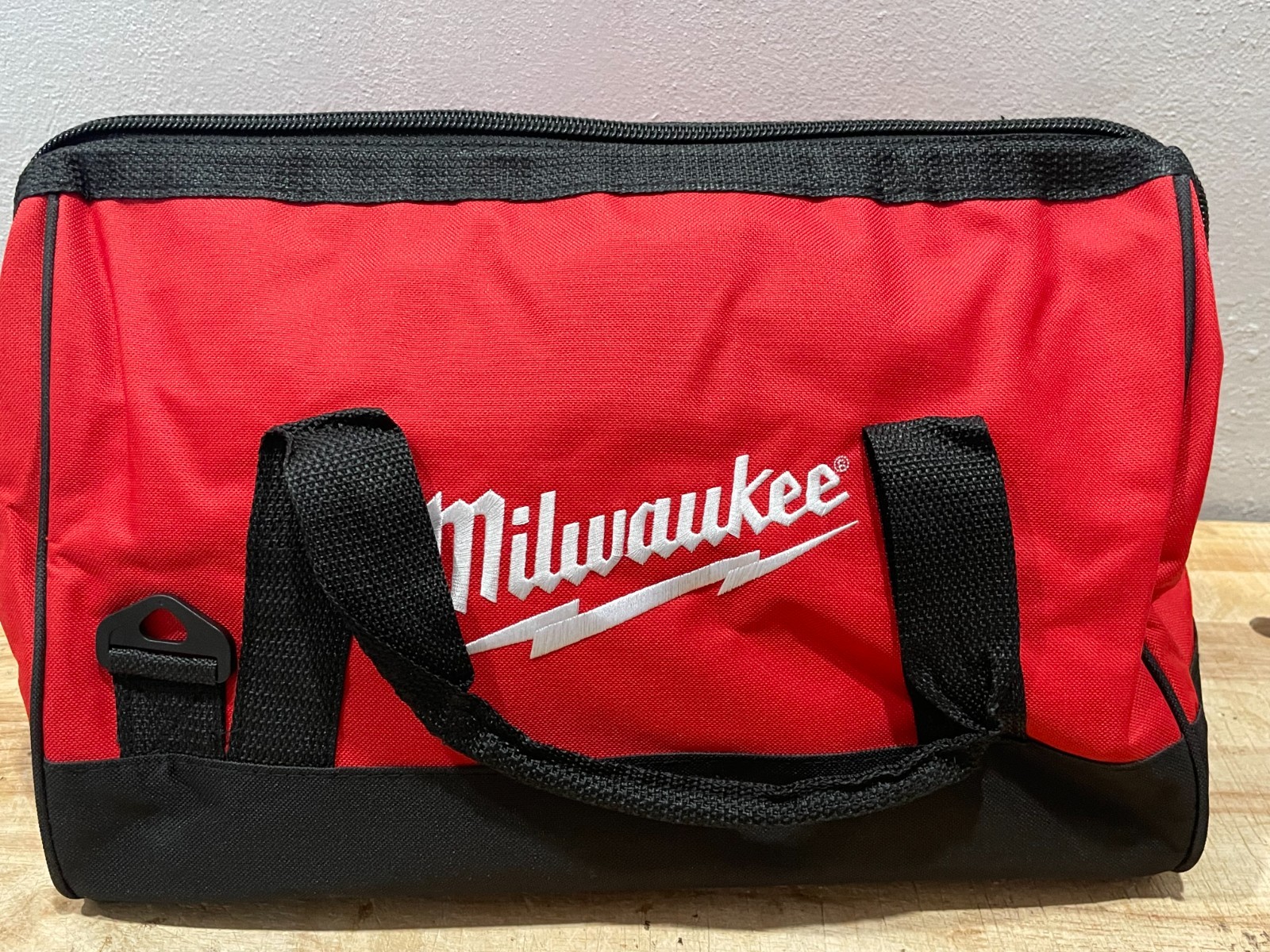 Milwaukee 17 Inch Heavy Duty Canvas Tool Bag with 6 Interior Pockets gallery