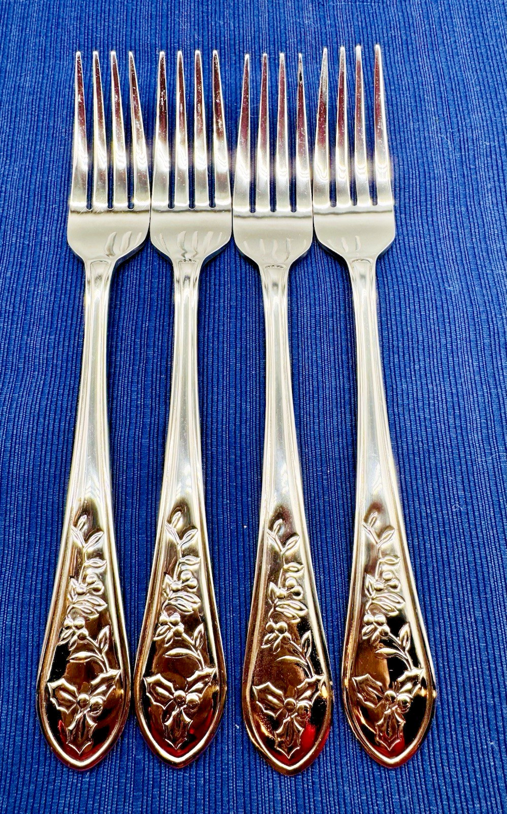 Pfaltzgraff Winterberry Holly Fork Stainless No Color Flatware 8 inch Lot of 4 gallery