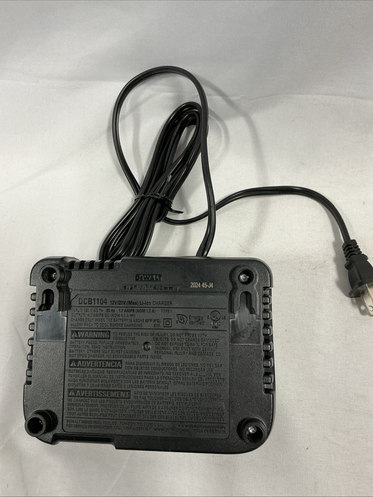 Dewalt GENUINE DCB1104 20V Battery Charger gallery