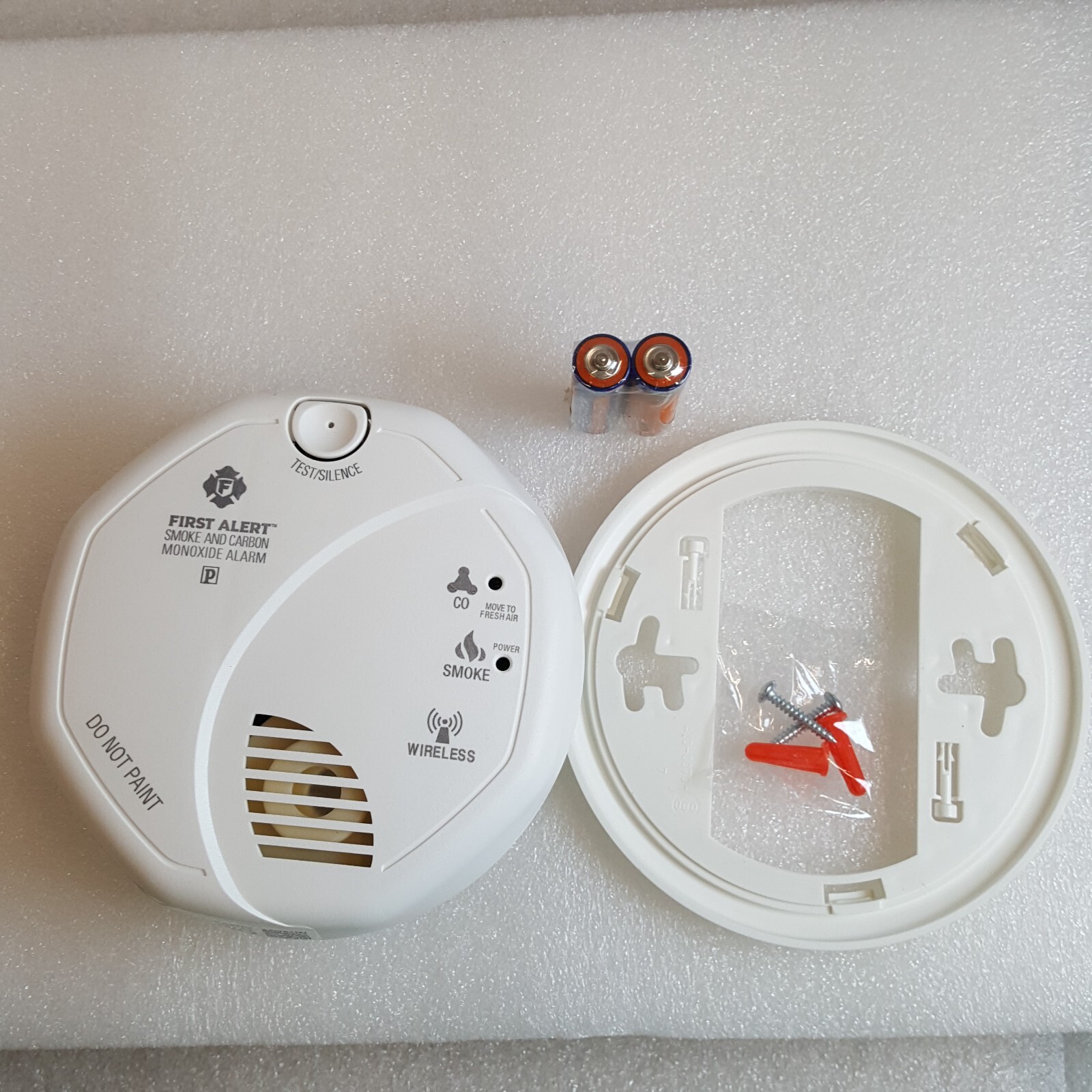 First Alert Z-WAVE Smoke & Carbon Monoxide Alarm (ZCOMBO) - with New Batteries gallery
