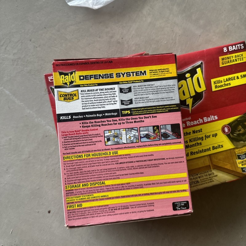 Raid, Large Roach Baits, 8 Baits, Kills the Nest, Up to 3 Months, 3 Box gallery