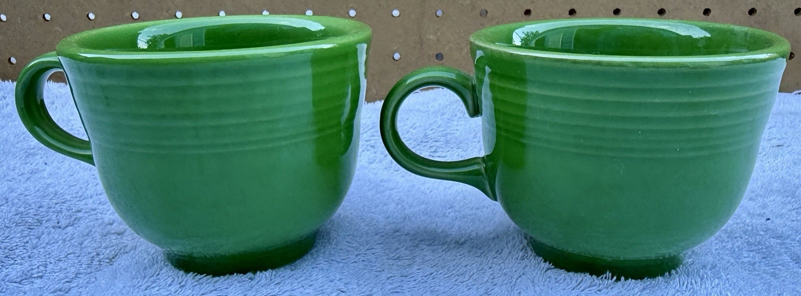 (2) Fiestaware Green Tea Cups Homer Laughlin 7-3/4 Ounces Mug EUC Fiesta gallery