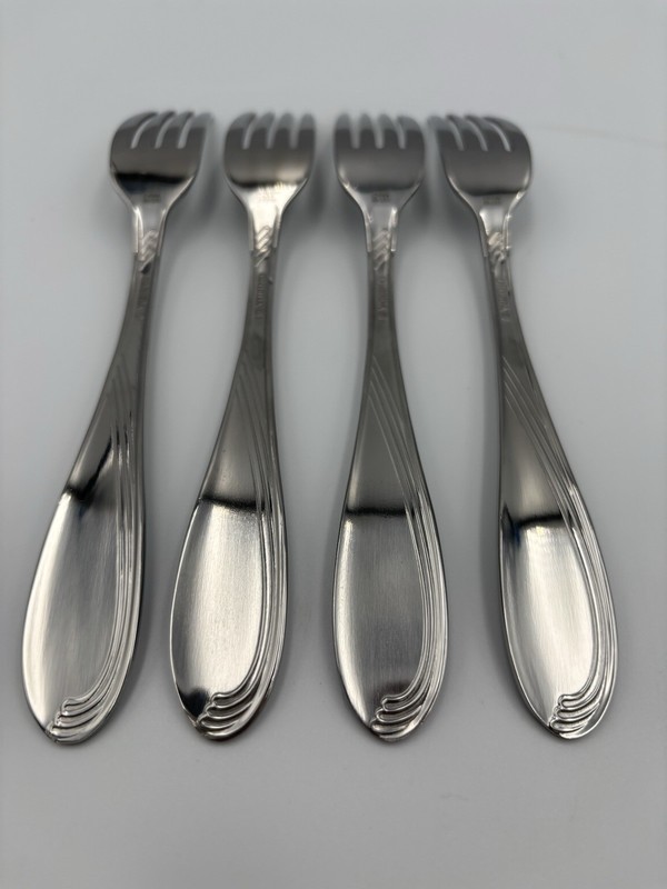 Oneida Camber Cresta Windswept Scroll Dinner Forks Set of 4 Stainless Steel New gallery