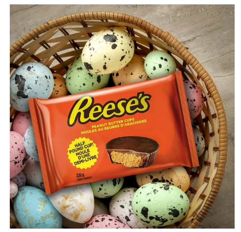 Reese's Peanut Butter Cups Candy, Half Pound Cup, 226g gallery
