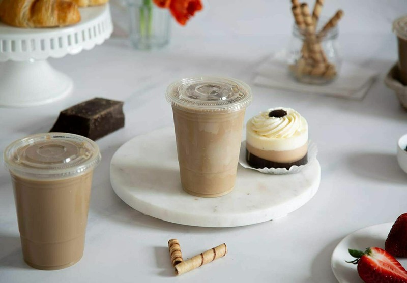 PET Clear Plastic Cups With Lids and Straws For Cold Drinks at Parties gallery