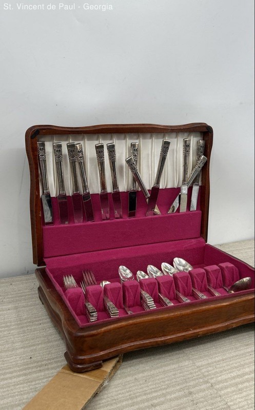 Oneida Community Coronation Silverplate Flatware Set 1936 56 pieces Great Cond. gallery