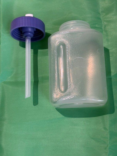 Rubbermaid Litterless Juice Box - 8.5 oz - 250 ml - W- Straw - Purple Cap gallery