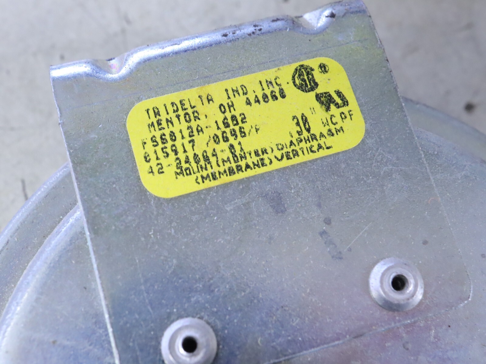 TRIDELTA FS6012A-1682 Air Pressure Switch 42-24064-01 gallery