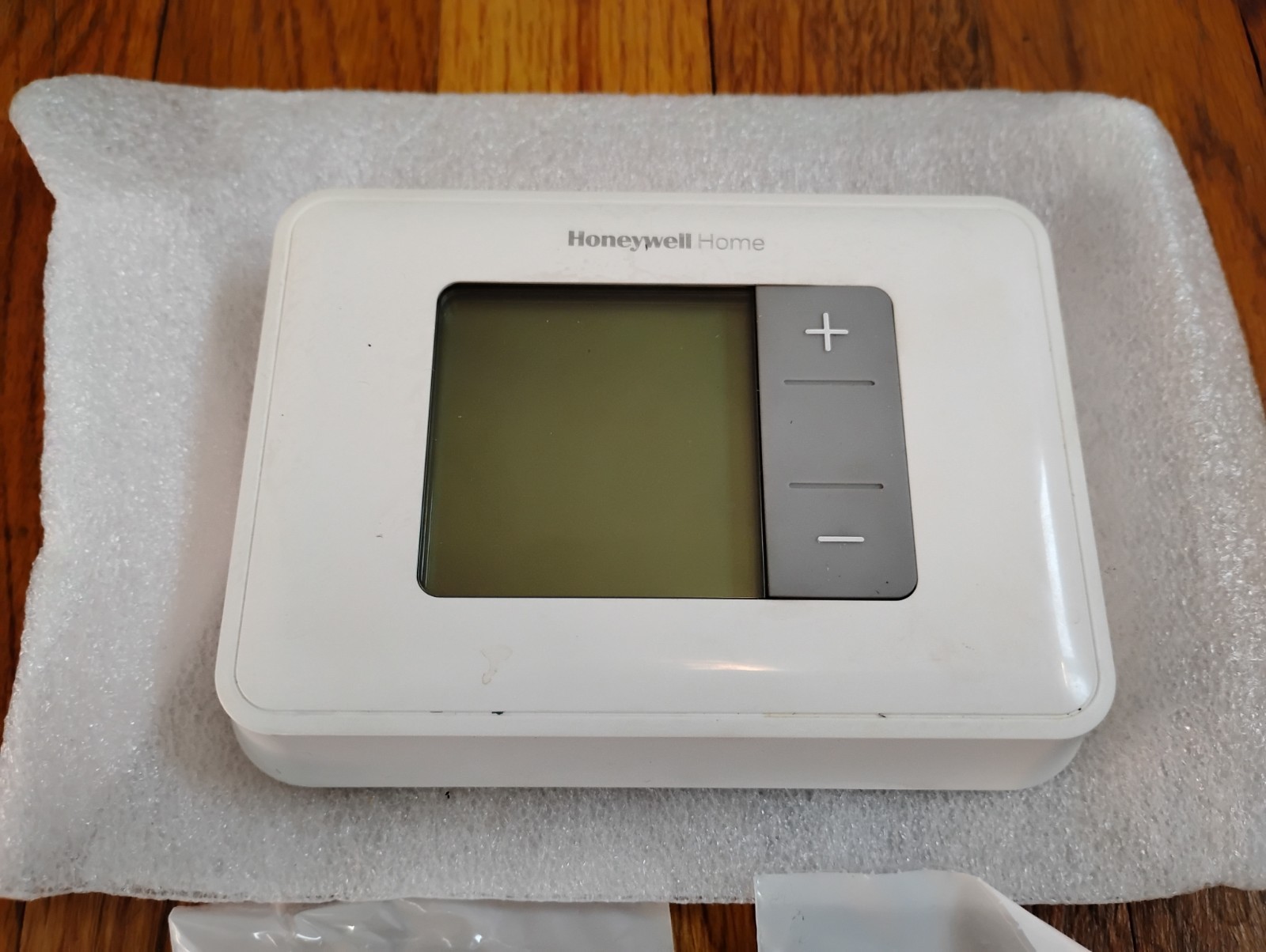 Honeywell T2 Non-Programmable Thermostat RTH5160D gallery