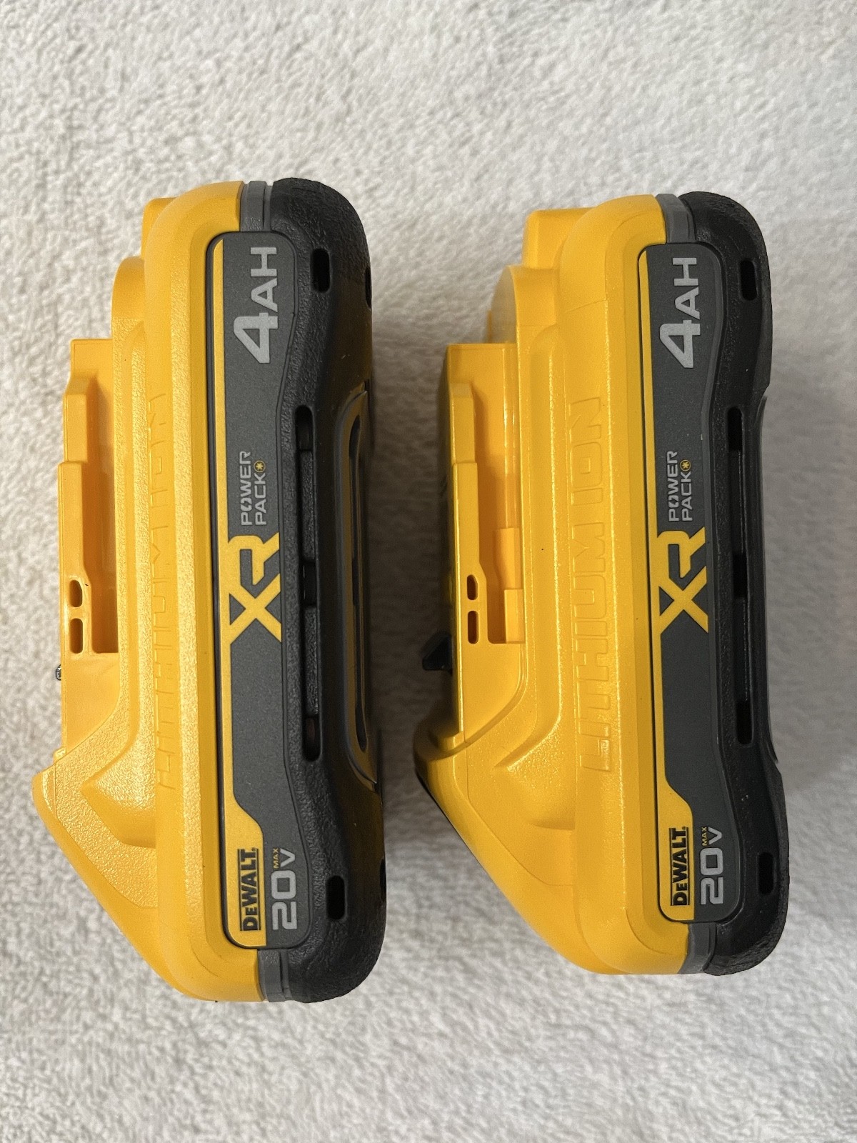 2 New Dewalt DCB2104 Powerpack 20V Max XR 4.0Ah Lithium Ion Batteries DCB2104-2 gallery